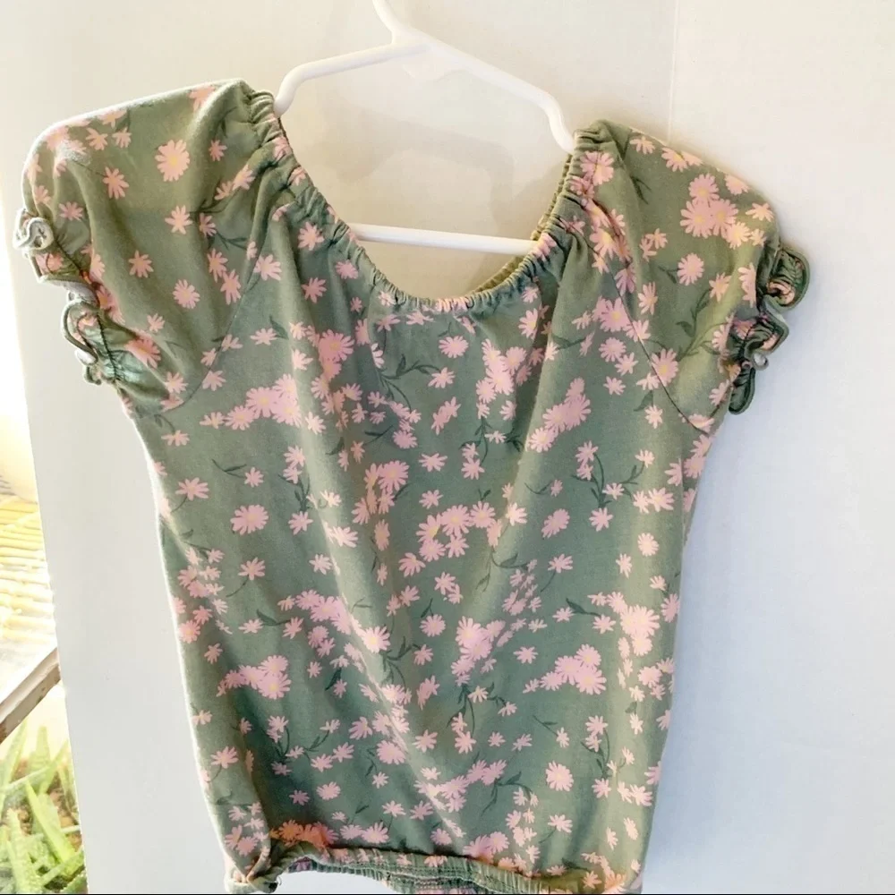 The Children’s Place Girl blouse olive & pink flowers. Size 5/6